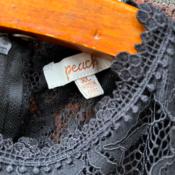 Black lace blouse with mesh sleeves pearl embellishment - Picture 4 of 7